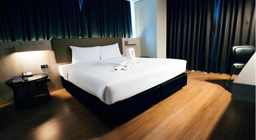 The Heritage Silom Hotel Бангкок Экстерьер фото